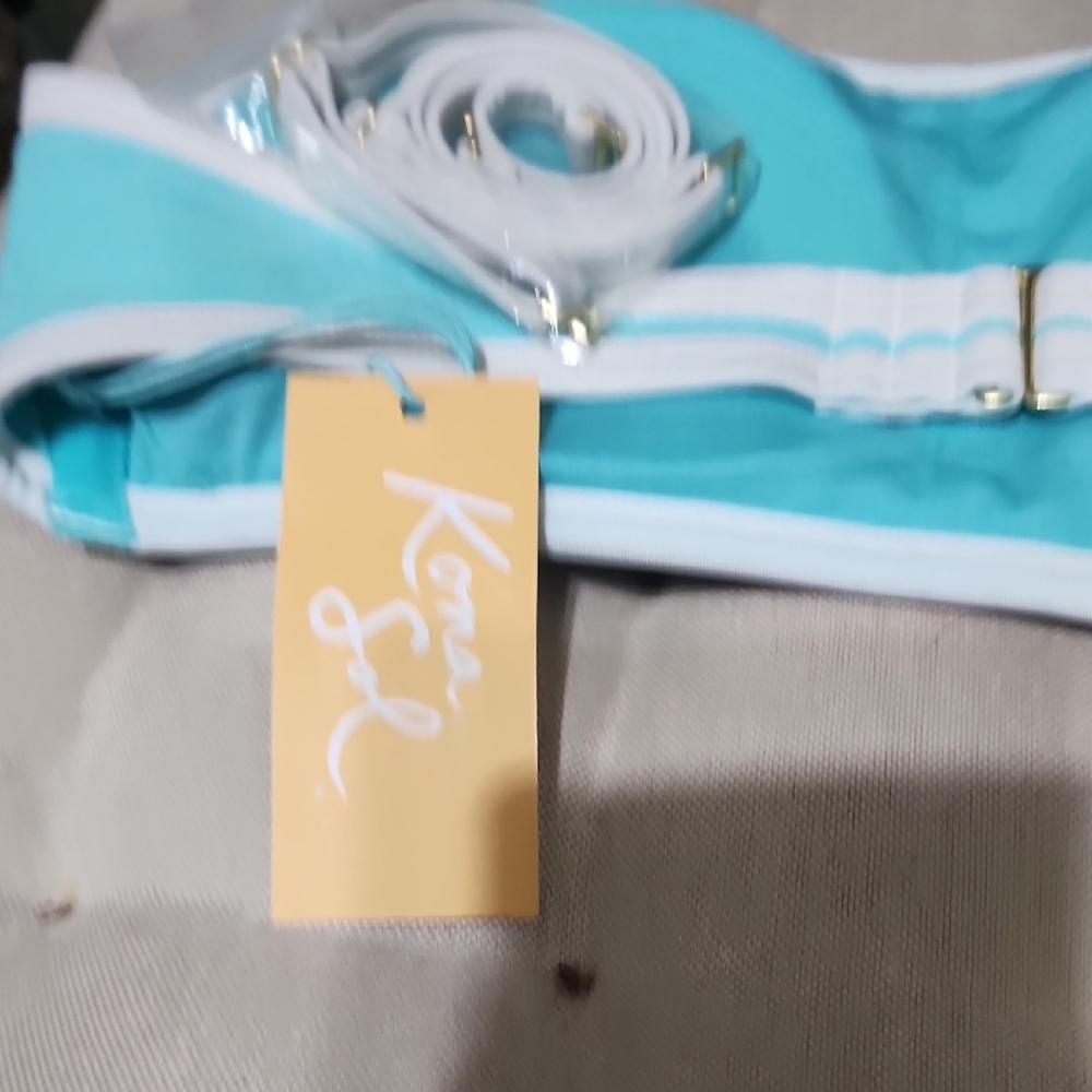 Turquoise Bandeau Top with White Trim - Picture 5 of 5